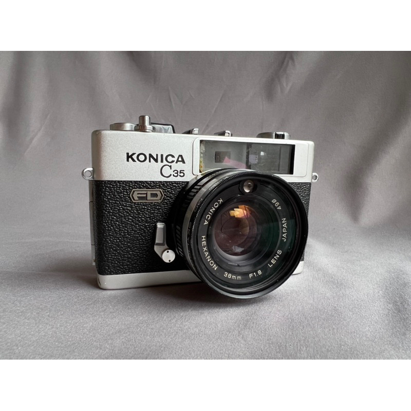 七劍之一］Konica c35 FD 38mm f1.8 旁軸黃斑對焦底片相機有微霉大光圈