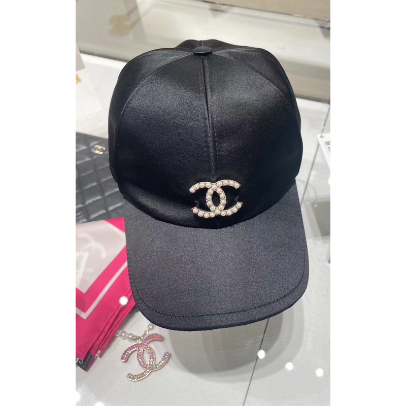 台灣現貨💛48500 香奈兒Chanel 黑色綢緞面鴨舌帽珍妮同款棒球帽雙C珍珠 