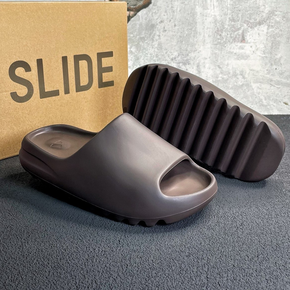 Fashion SPLY】Adidas Yeezy SLIDE Soot 深咖啡拖鞋GX6141 58286345