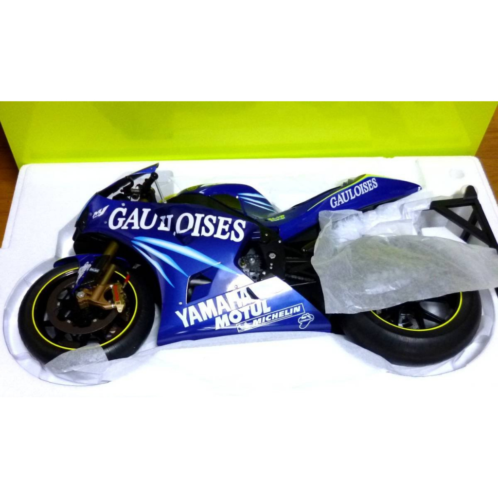 八田元氣小棧: 日版Valentino Rossi 1/4 YAMAHA YZR-M1 MotoGP 八田元氣小棧: 日版Valentino Rossi 1/4 YAMAHA YZR-M1 MotoGP