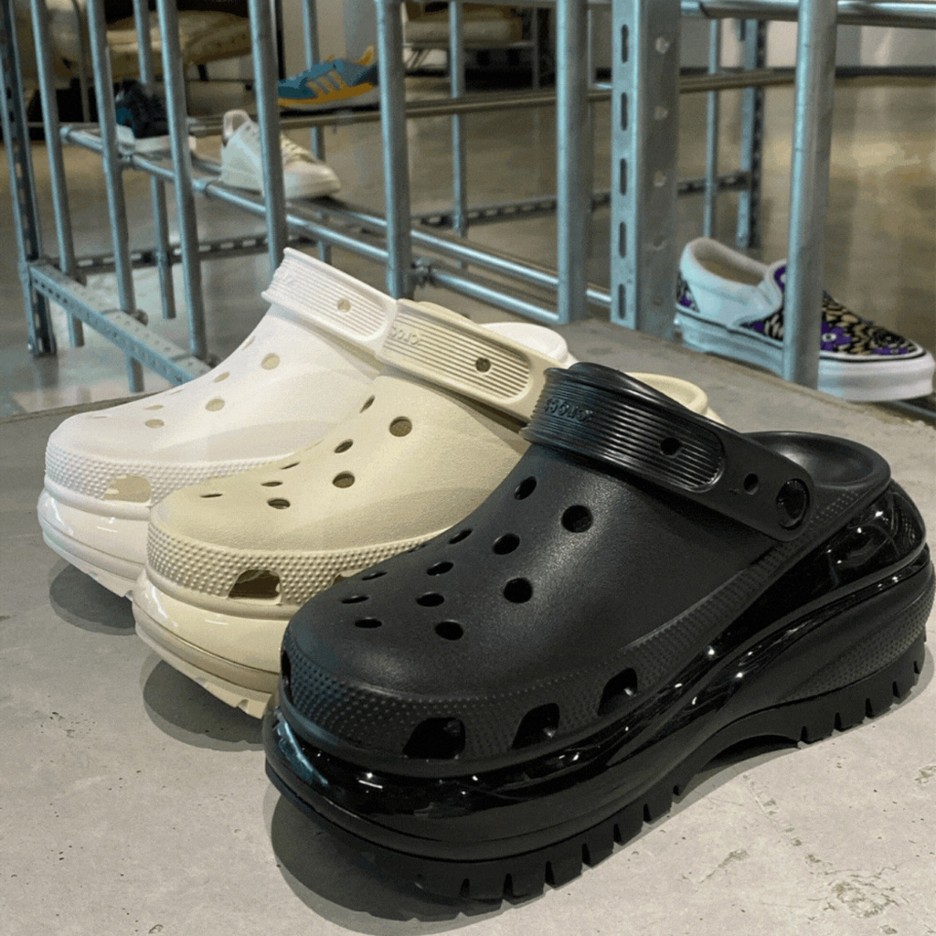 emo｜現貨24h內出貨⚡️ Crocs mega Crush 光輪 洞洞鞋 厚底 增高 黑 奶茶 白 骨白 | 蝦皮購物