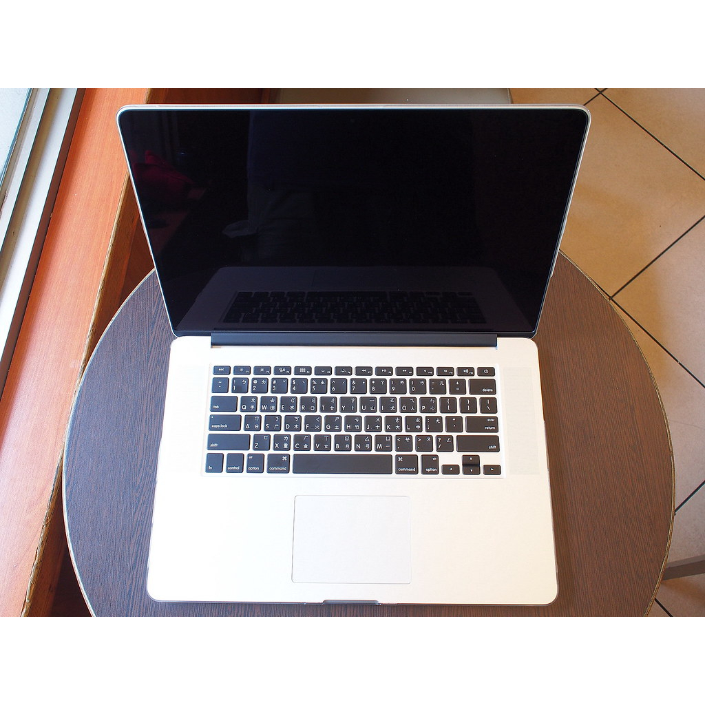 台中2015年MacBook Pro Retina 15吋i7 (2.2) 16G 256G 全新電池蘋果