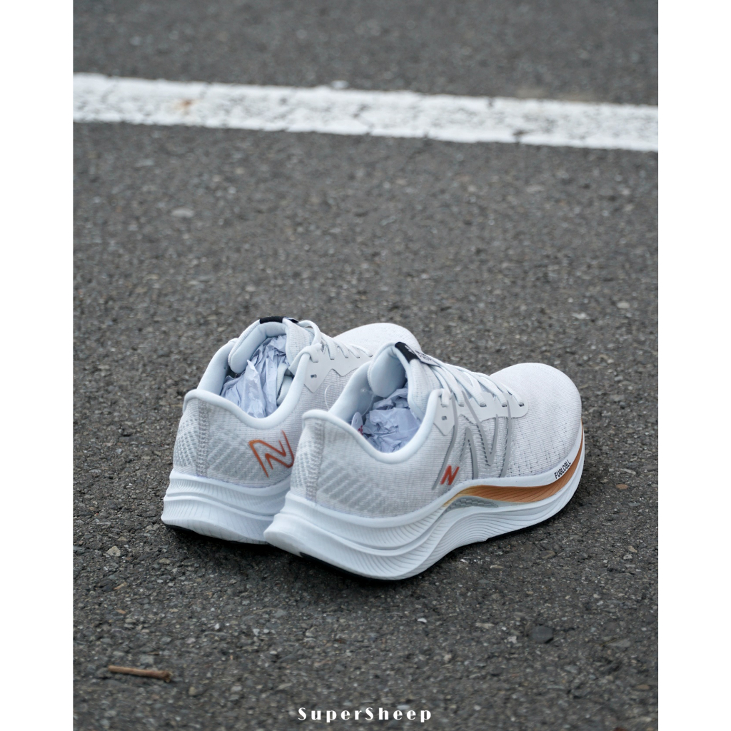 New Balance FuelCell Propel v4 女款D楦白WFCPRGB4 | 蝦皮購物