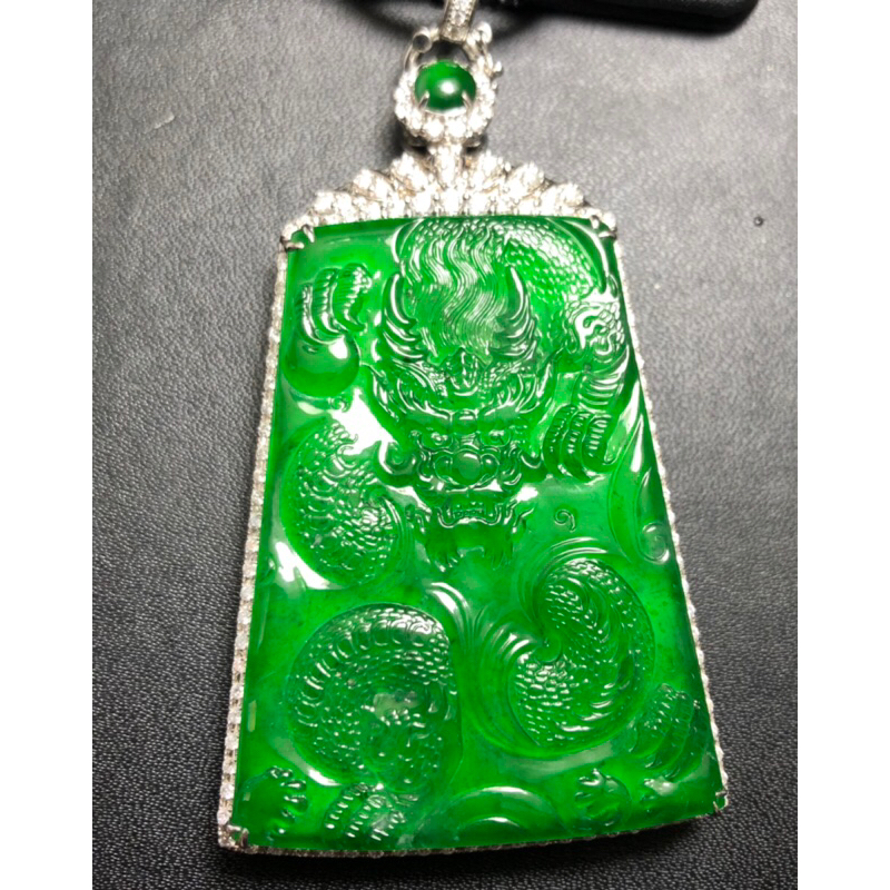 龍牌收藏品~緬甸帝王綠天然老坑玻離種翡翠A貨陽綠放光天然鑽石2