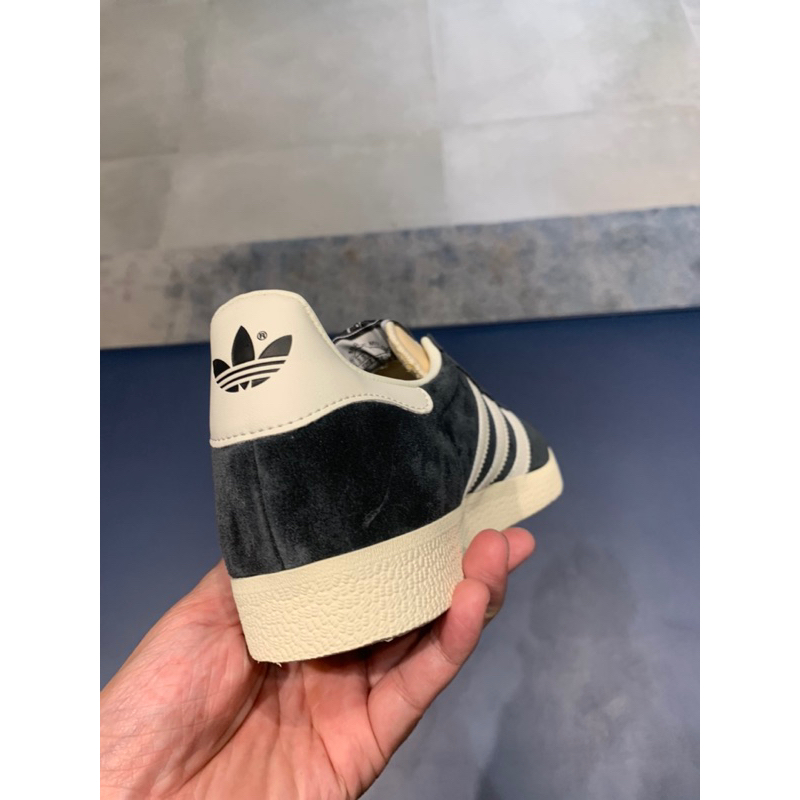 adidas gazelle silver green womens Adidas Gazelle Carbon Off White