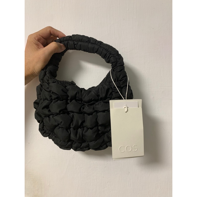 《少量現貨》 COS雲朵包 綠色白色黑色小款 黑色迷你micro款 台北專櫃代購有紙袋可翻拍發票 聊聊有優惠 | 蝦皮購物