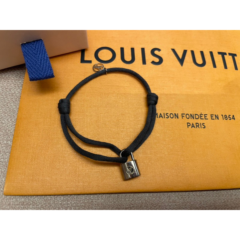BTS Louis Vuitton Unicef Silver Lockit Bracelet J-hope, V, Luxury