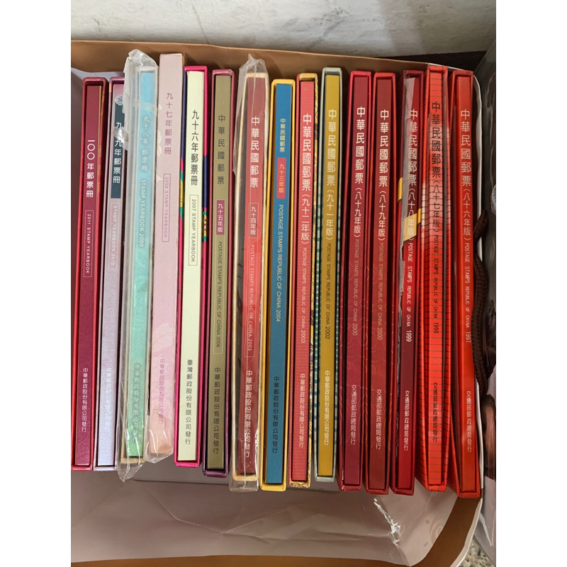 中華郵政郵冊精裝本600起 請私訊聊聊 ️81年精裝本 81-112年 | 蝦皮購物