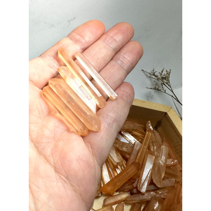 橘子水晶🧡單晶【一份100g】新貨！純天然無打磨款橙色橘橘子部分帶原皮