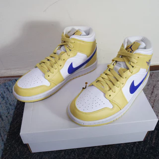 全新公司貨W AIR JORDAN 1 MID 海鹽檸檬黃 黃藍 奶油黃 女生復古休閒鞋 BQ6472-701