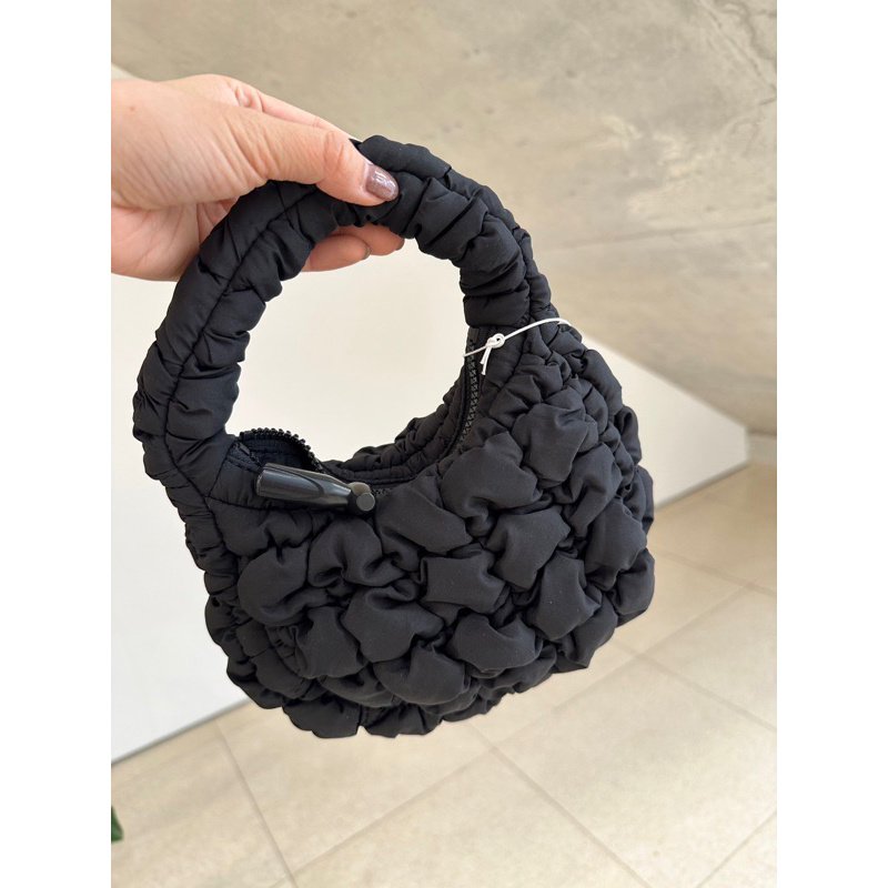 (全新) COS micro雲朵包 (黑色) | 蝦皮購物