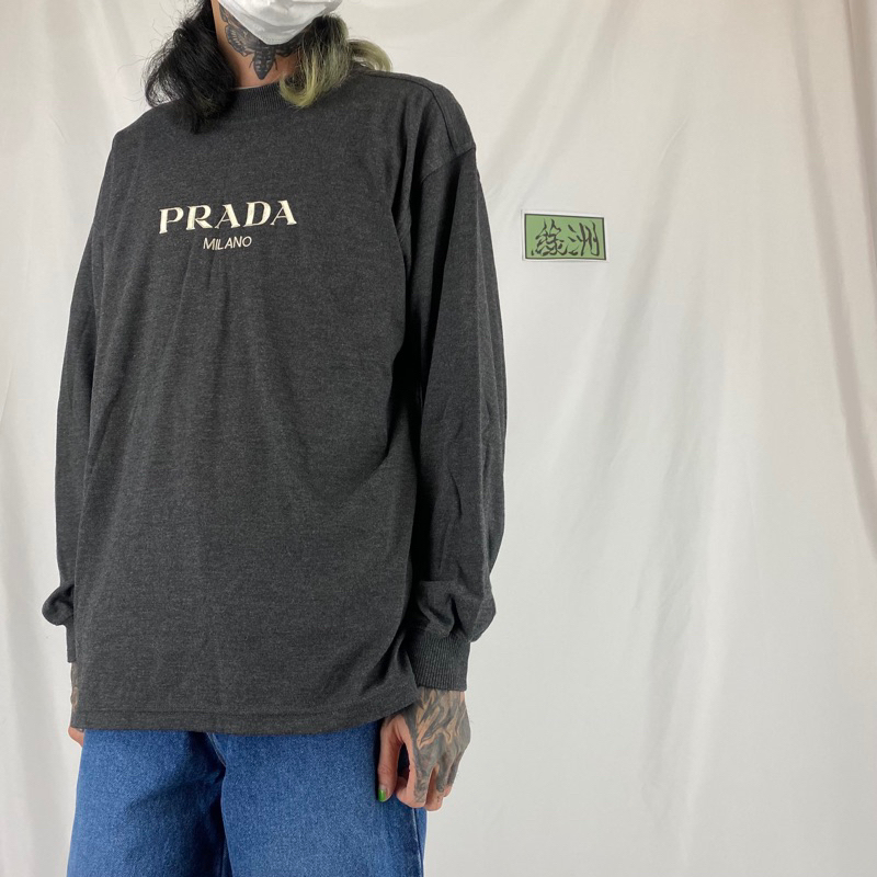 古著 訂製 PRADA 胸前刺繡字Logo 羅紋領 灰色純棉長T 圓領長袖T