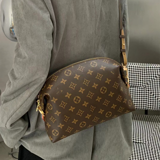 Louis Vuitton Pouches & Cosmetic Bags (M46458) in 2023