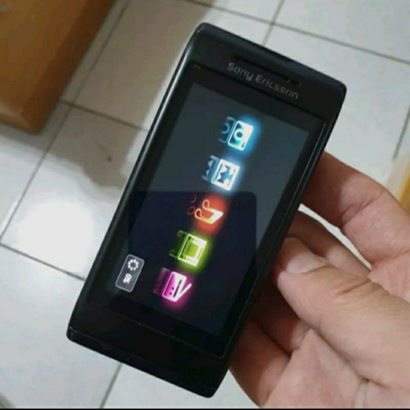 Sony Ericsson Aino - Wikipedia