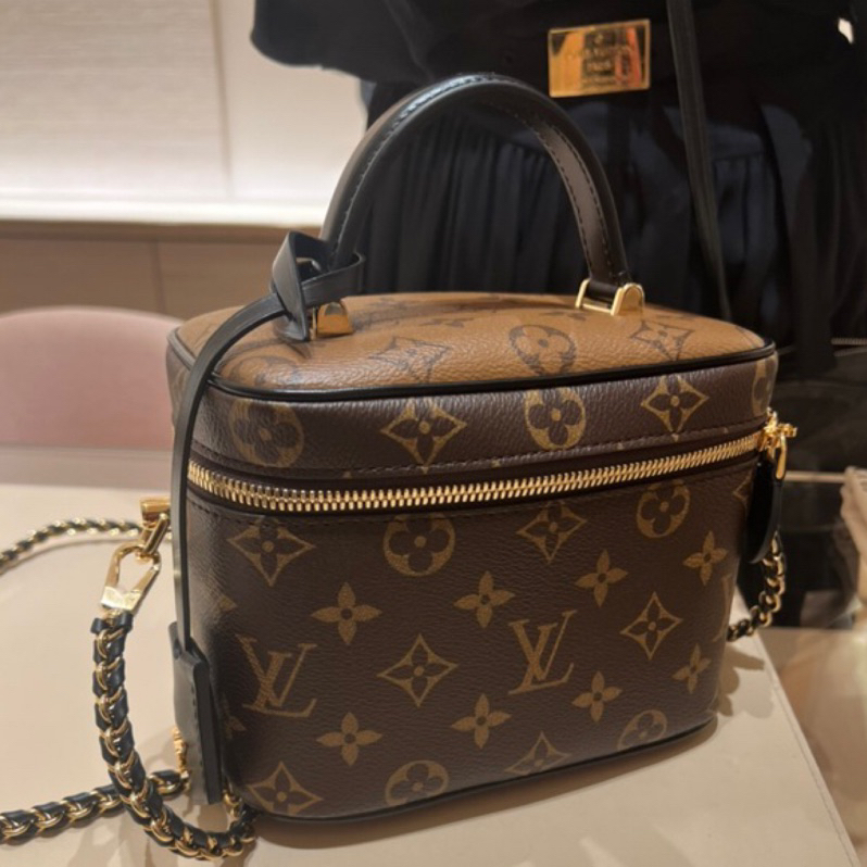 Lv discount vanity pm