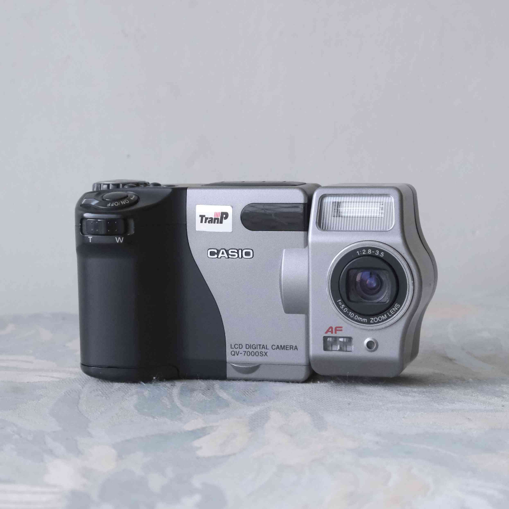 卡西歐CASIO QV 7000SX 老數位CCD 數位相機(翻轉鏡頭元祖級粗糙朦朧