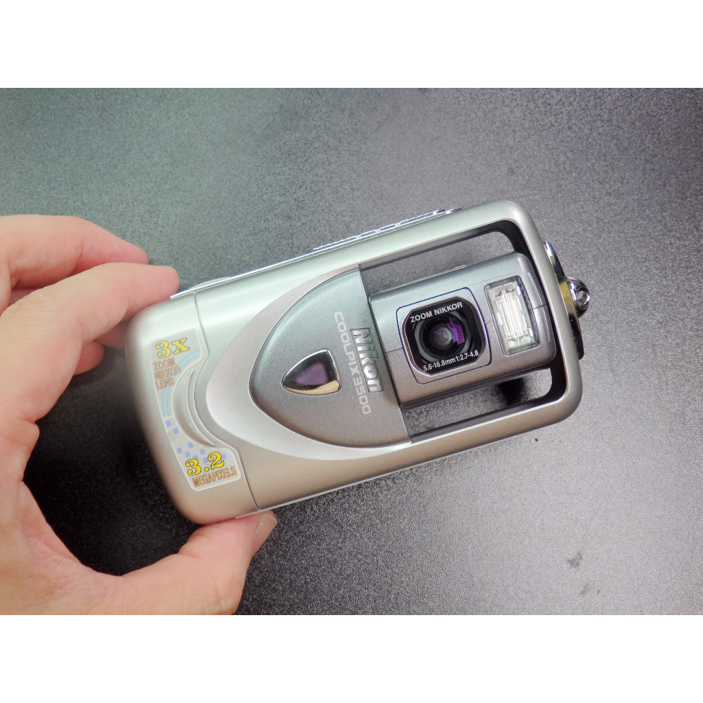 老數位相機>>NIKON COOLPIX 3500 (翻轉鏡頭/ CCD / 320萬畫素 老數位相機>>NIKON COOLPIX 3500 (翻轉鏡頭/ CCD / 320萬畫素