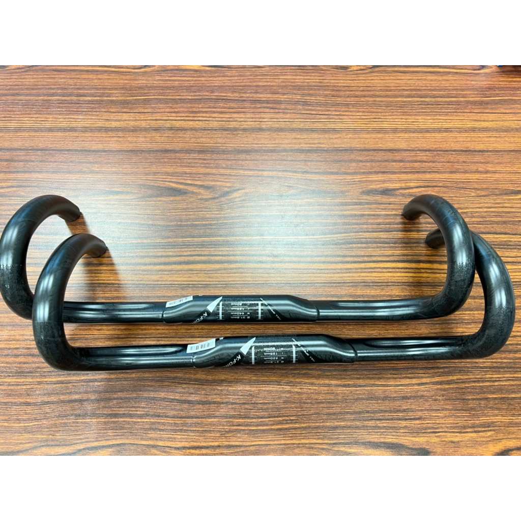 【美品】fsaK-forcecompactカーボンハンドル下ハンc-c幅:420 fsa K-force compactカーボンハンドル下ハンc-c幅:420（Amazon