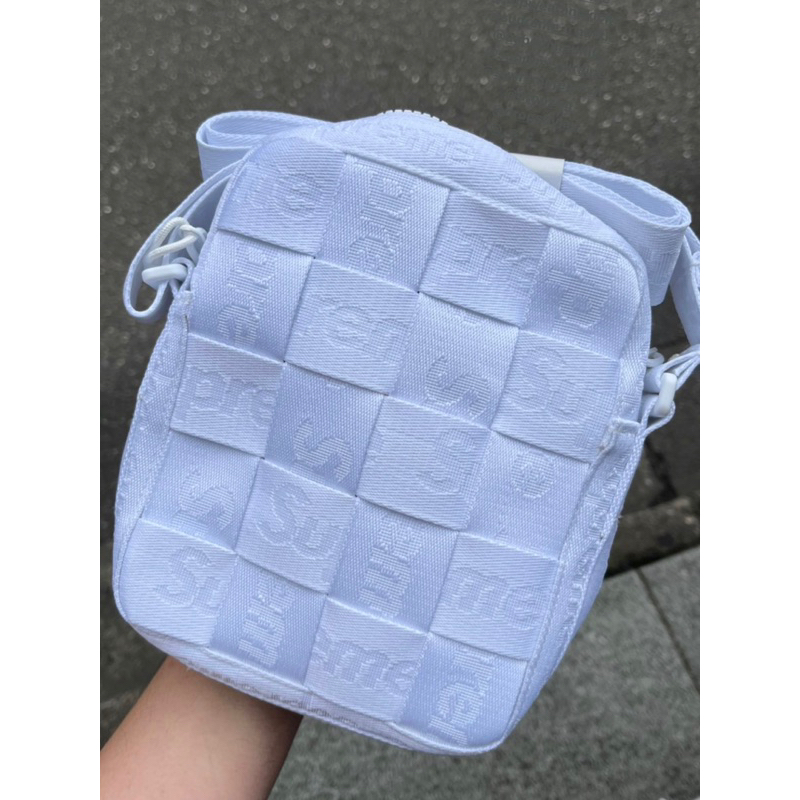 area0439】2023 春夏Supreme Woven Shoulder Bag 編織Logo 小包 area0439】2023 春夏Supreme Woven Shoulder Bag 編織Logo 小包