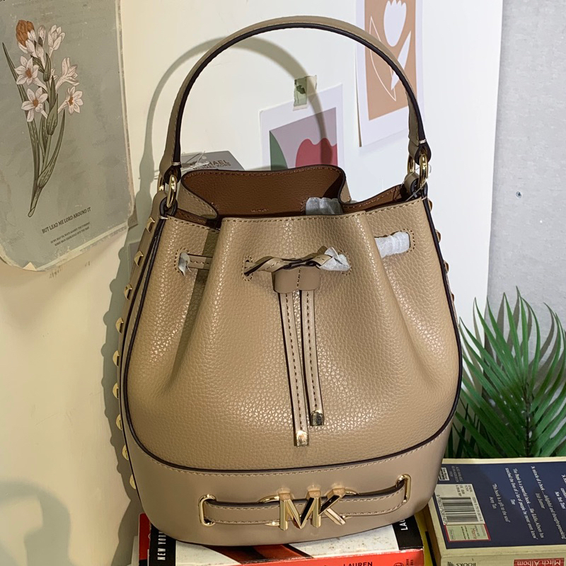現貨在台 MK REED系列 水桶包 美國outlet 免運美國代購 現貨2天內出貨 michaelkors | 蝦皮購物