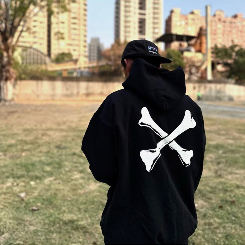 WTAPS  CROSS BONES / HOODY / COTTON ブラック