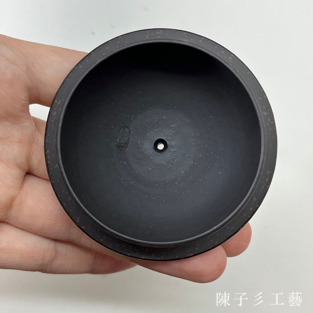 陳子彡】A140 [周桂珍黑朱泥80年代紫砂壺茶壺7孔約350cc] 中國宜興紫砂