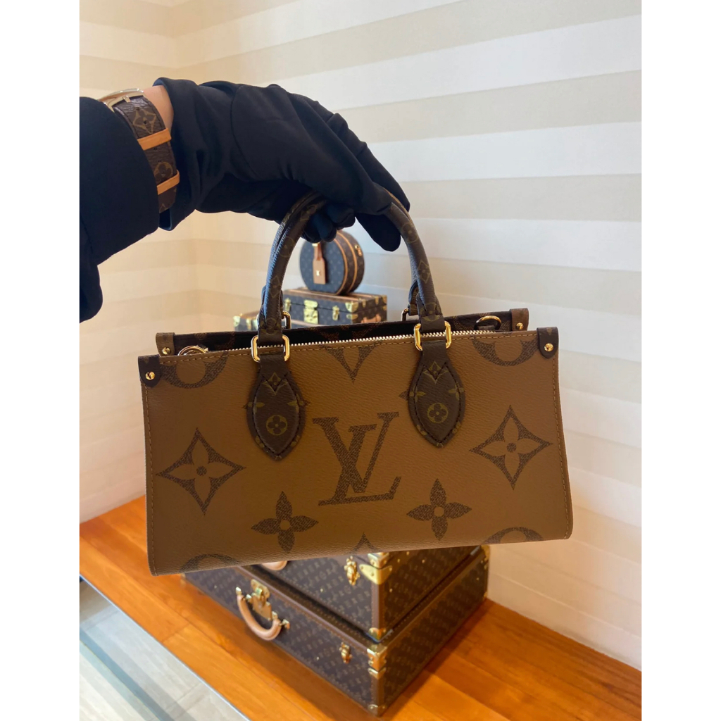 Louis Vuitton OnTheGo East West M46653 