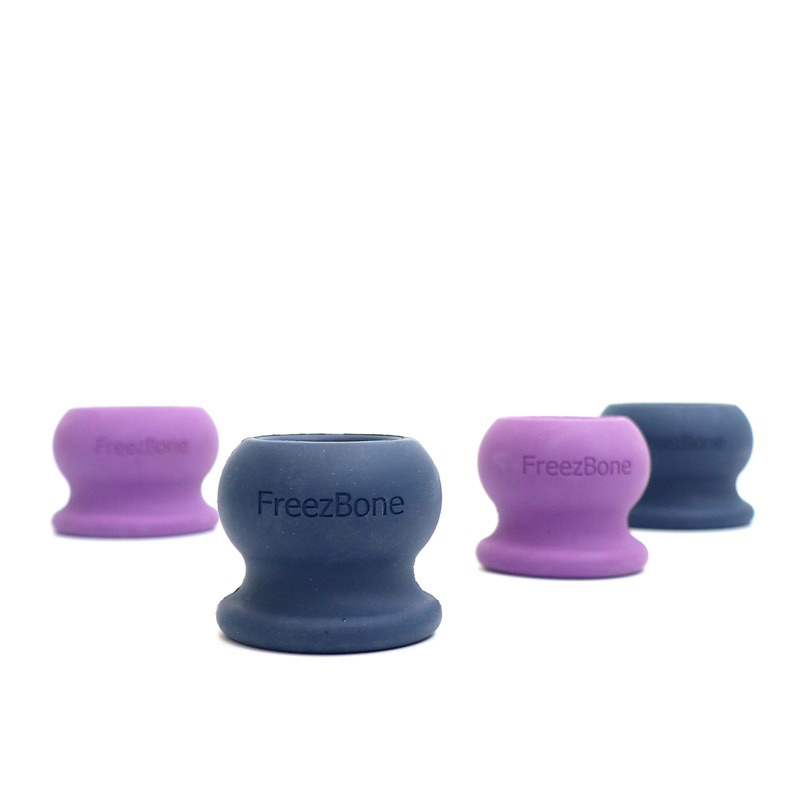 Woof N Go 寵物用品 - 美國 FreezBone 冷凍球填充玩具（兩色/兩尺寸） | 蝦皮購物