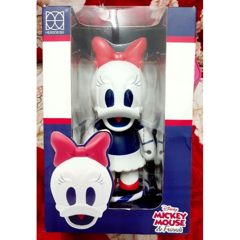 全新未使用 Disney 迪士尼 HEROCROSS CFS CHUBBY 黛西典藏公仔－復刻版 (盒損嚴重)黛西 公仔 | 蝦皮購物