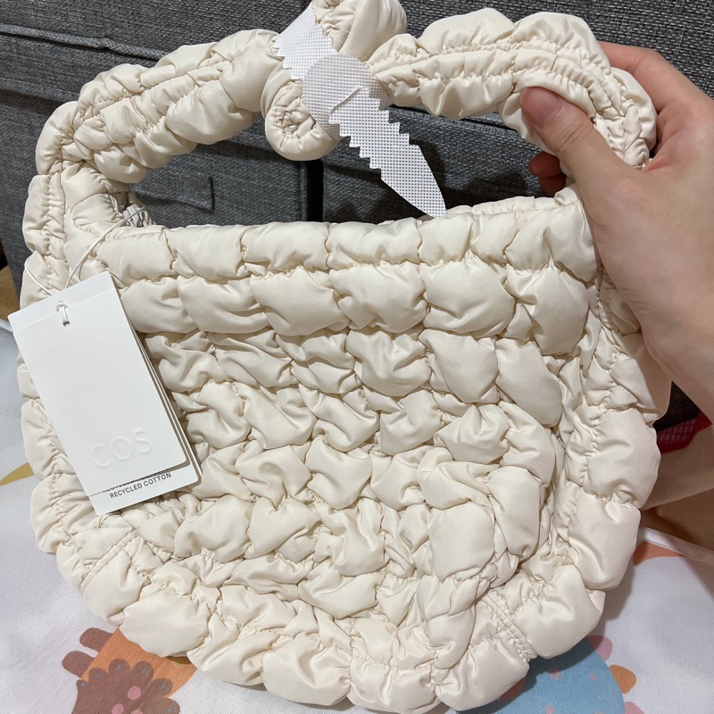 全新 COS 雲朵包☁️白色mini | 蝦皮購物