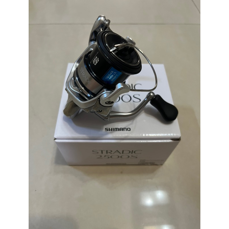 Moulinet De Pêche Shimano Stradic 4000MHG - Modèle 19, Occasion En état De Marche, Parfait Pour La Pêche En Mer Ou Eau Douce