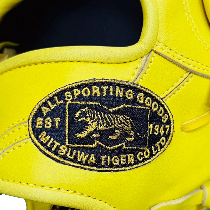 Mitsuwa Tiger ball gloves. This old school brand making a