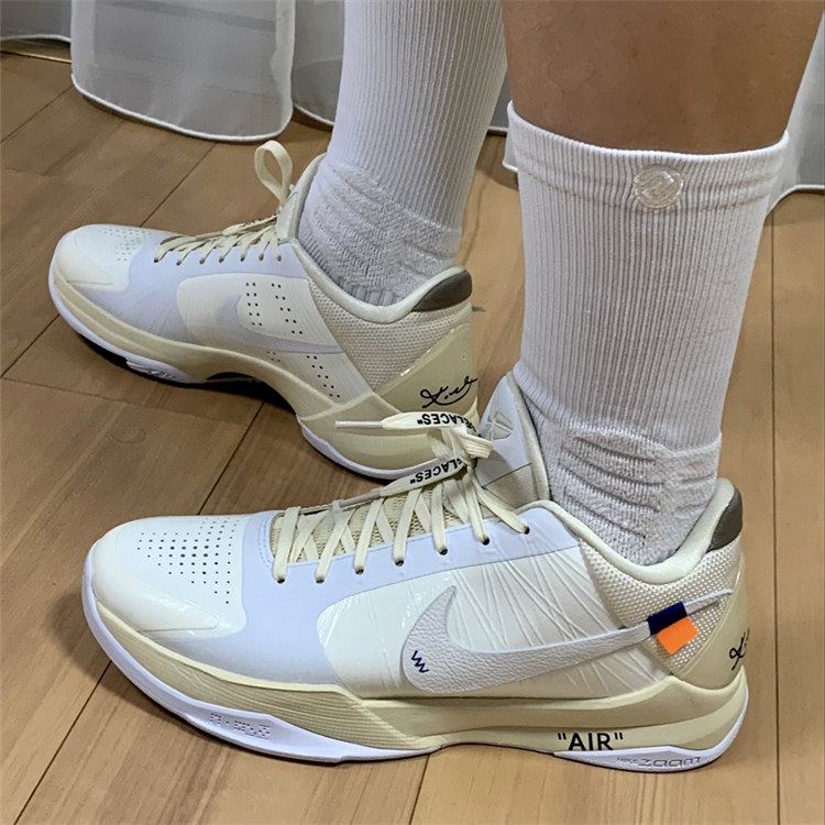 Kobe 2025 off white