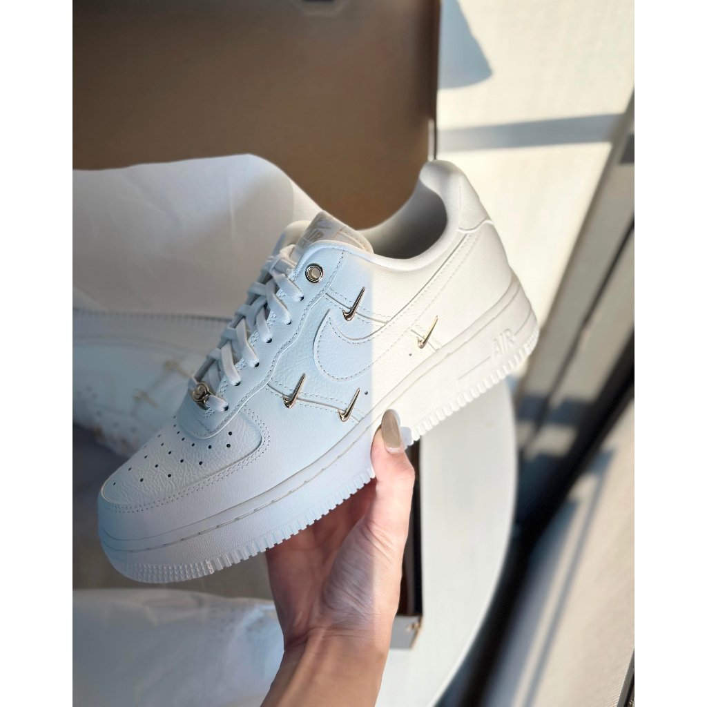 貳伍壹.TC】NIKE AIR FORCE 1 '07 LX 白金勾4小勾泫雅同款FV3654111