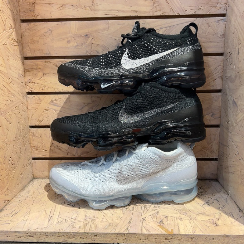 vapormax triple white 1.0