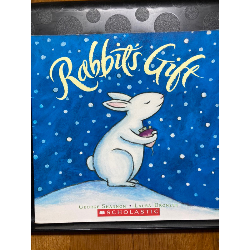 英文童書繪本， Rabbit’s gift, scholastic出版，畫風可愛，內容充滿童趣，二手 | 蝦皮購物