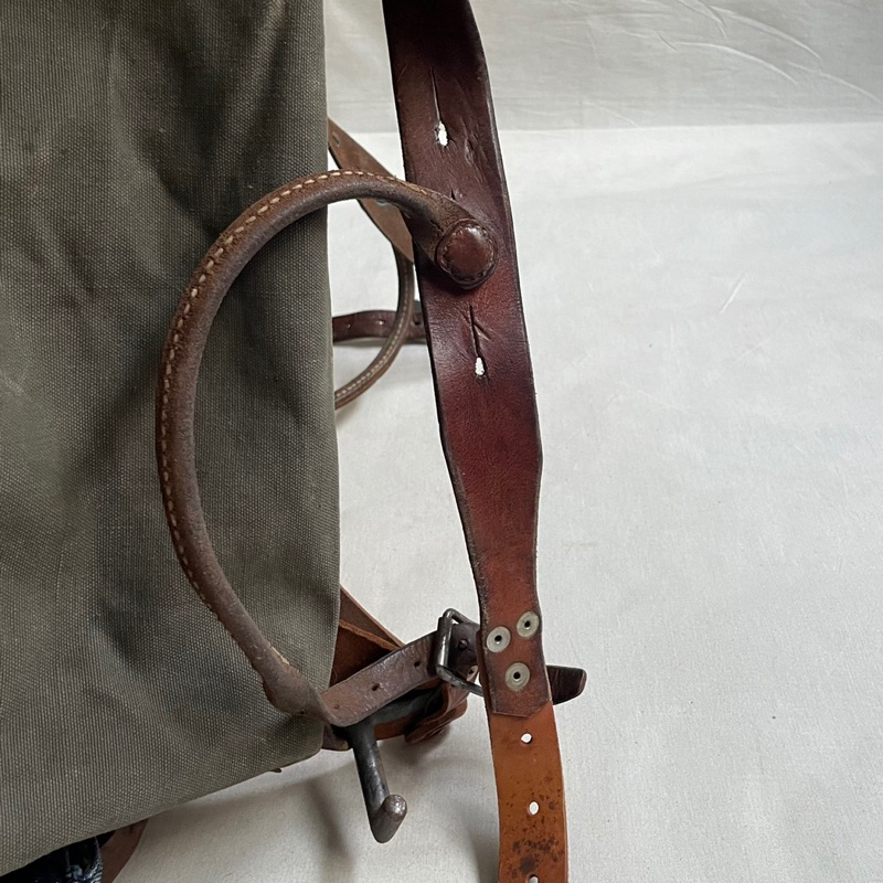 瑞典公發 Swedish Army M39 OG Rucksack 厚磅帆布 皮革背帶 鐵製支撐架 軍用後背包 古著 | 蝦皮購物