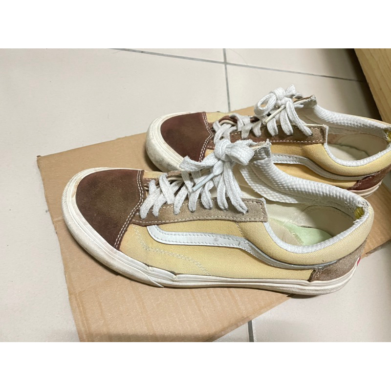 VANS 奶茶色麂皮低筒休閒鞋24.5cm | 蝦皮購物