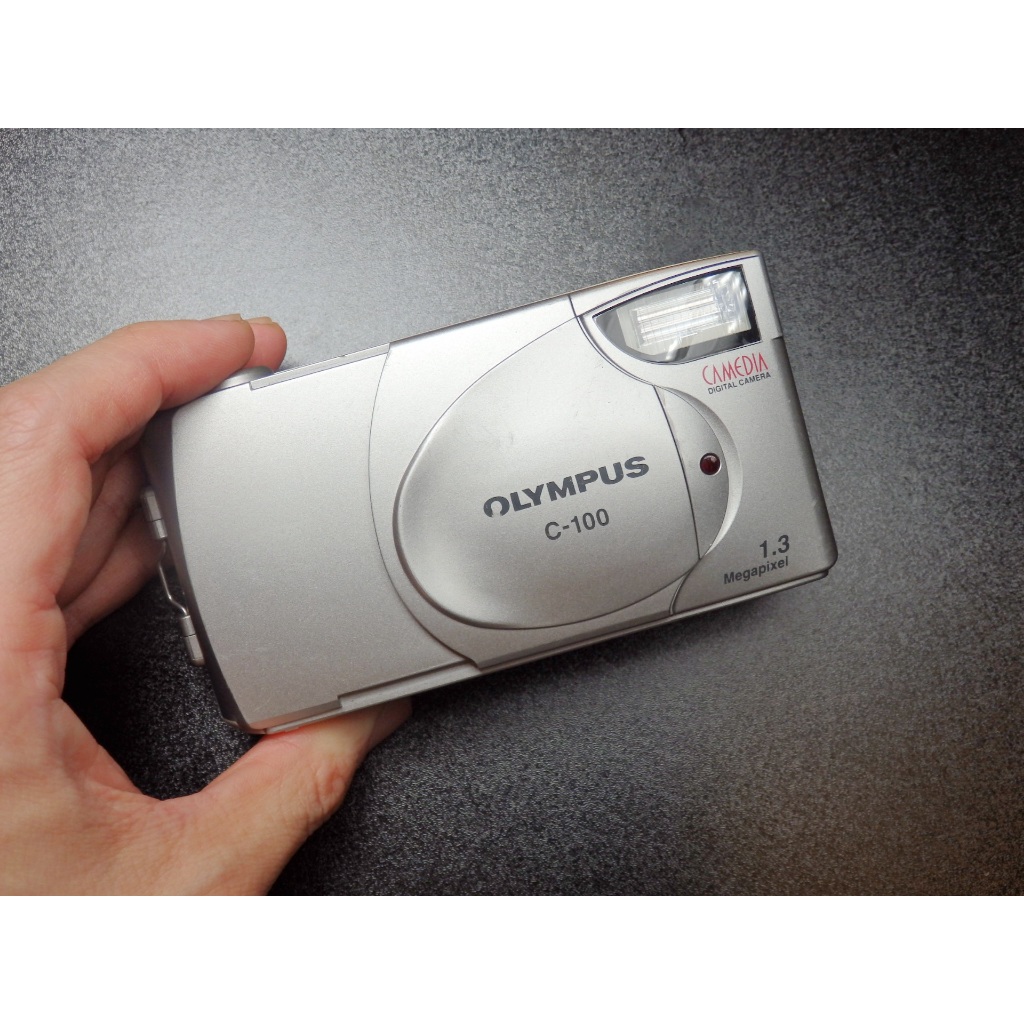 <>OLYMPUS CAMEDIA C-100 (AA電池 /130萬像素CCD /稀有定焦版 )