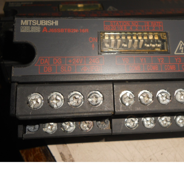日本三菱PLC AJ65SBTB2-16T AJ65SBTB2N-16R CC-Link小型遠程I/O 端子台