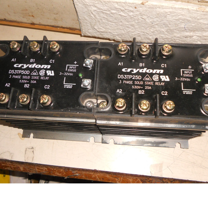 CRYDOM D53TP50D 3-Phasen Halbleiterrelais – 3-32V DC Steuerung, 50A Last, 48-530V AC – Für Industrielle Schaltanwendungen