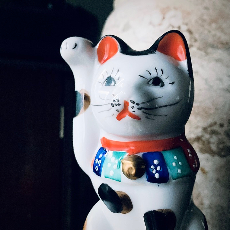 魅力的な価格 昭和初期 磁器人形 招き猫 まねき猫 ラッキーキャット 民芸 郷土 工芸品