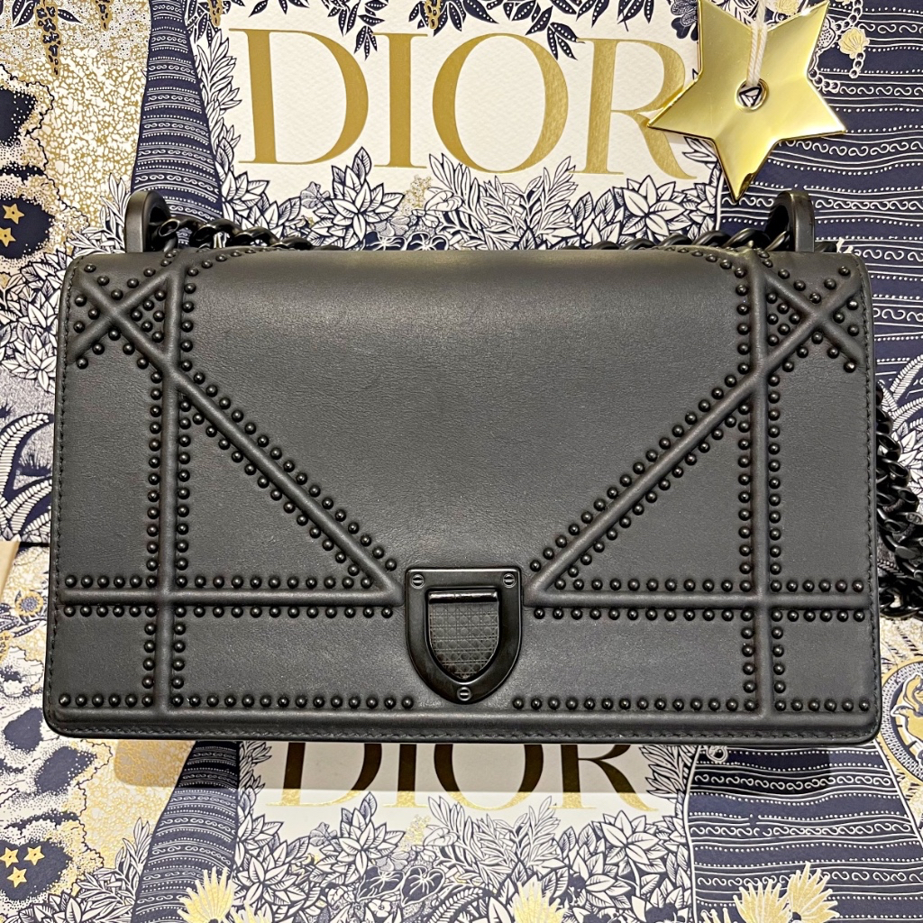 Diorama 2025 ultra black