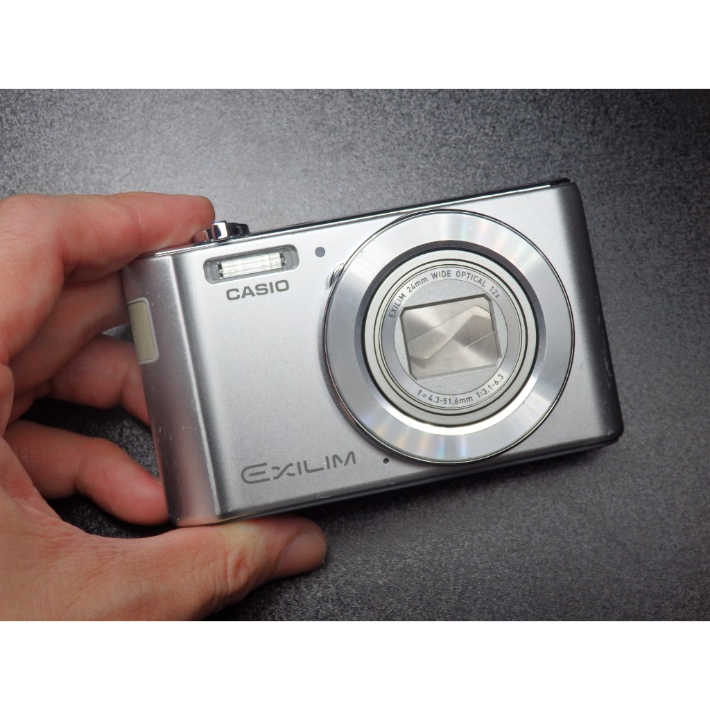 <> CASIO EXILIM EX-ZS210 (CCD /1610萬 /12倍光學/銀/防手震)