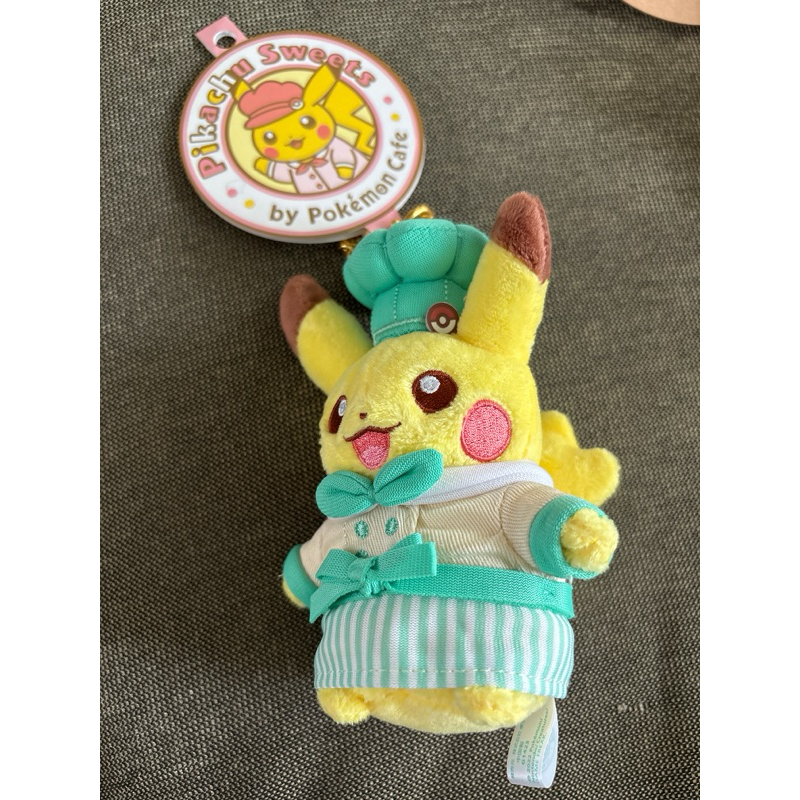 （全新）吉祥物Pikachu Sweets by Pokémon Cafe 甜點師皮卡丘 | 蝦皮購物