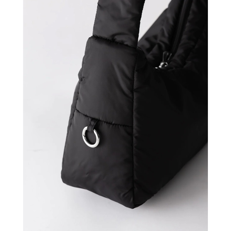 預購CLESSTE PADDED HOLIDAY BAG 斜背包| 蝦皮購物 預購CLESSTE PADDED HOLIDAY BAG 斜背包| 蝦皮購物