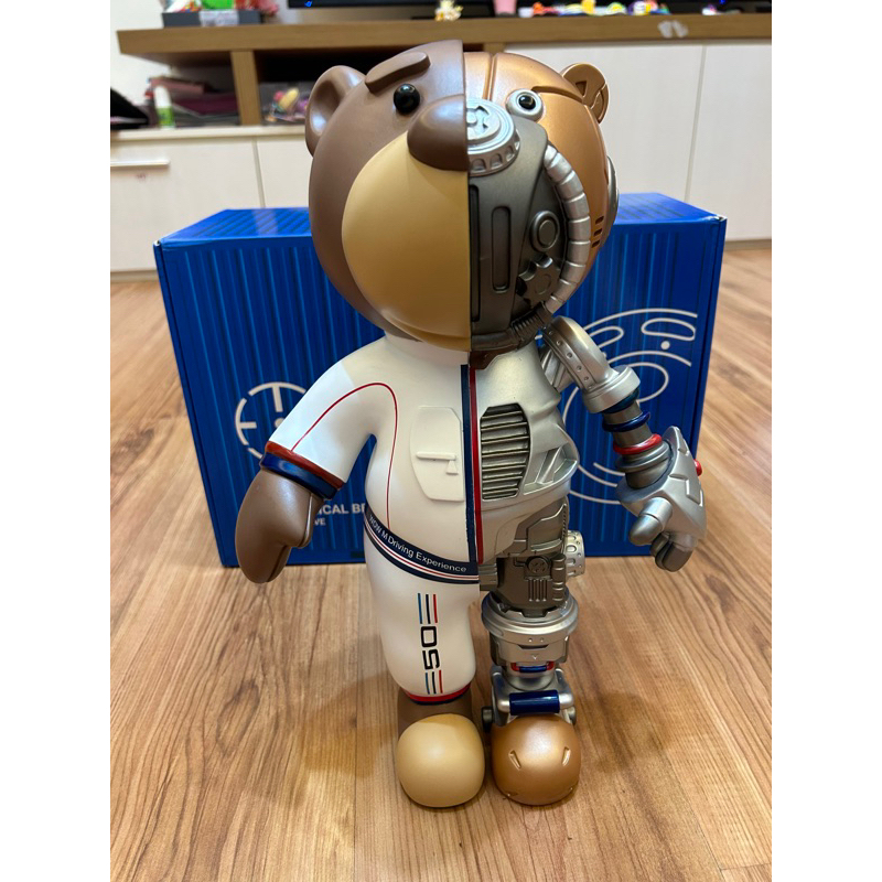 降價(瑕疵版本)下單前請聊聊BMW M performance50周年 bava機械小熊40公分大公仔 | 蝦皮購物