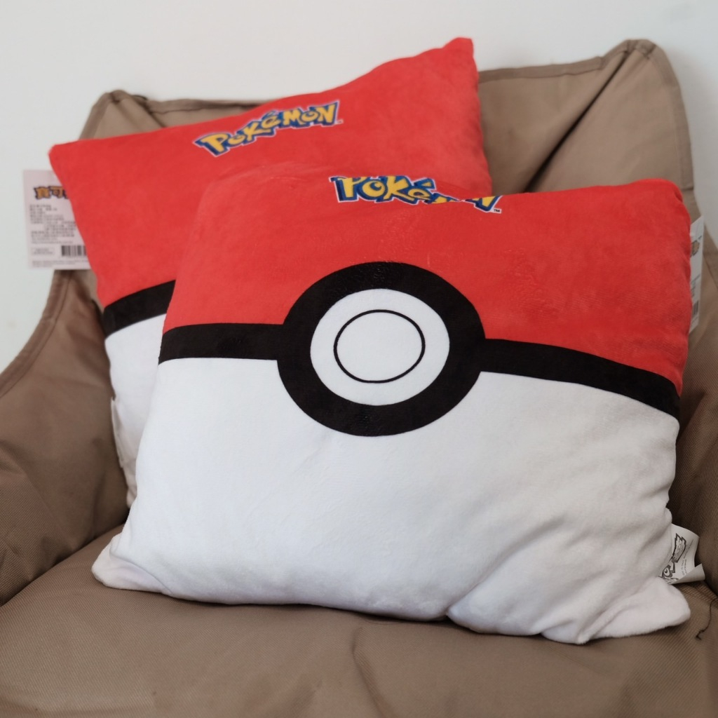 台灣現貨24H出貨 Pokemon寶可夢寶貝球兒童午睡抱枕 午安枕 午休枕 趴睡枕 方型坐墊 椅背靠墊 椅墊 生日禮物 | 蝦皮購物