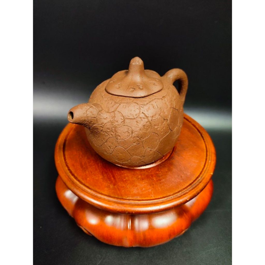 □中国 宜興紫砂 老青灰泥 供春壺 底款 黄玉麟製 290cc□箱付