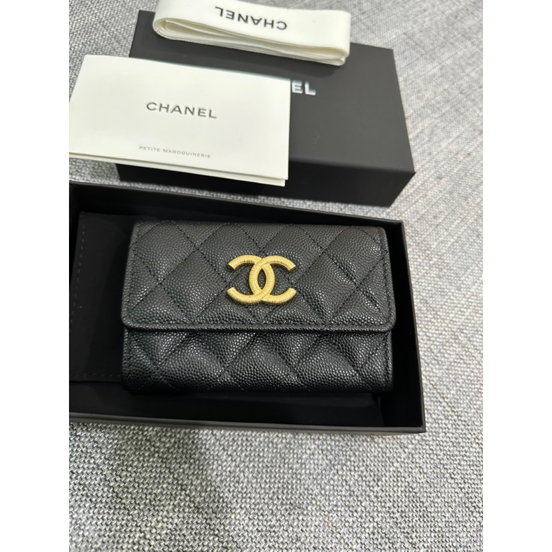 全新Chanel 香奈兒23B 大logo 黑金荔枝牛皮魚子醬單層卡包卡夾錢包